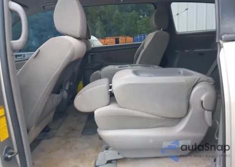 2010 Toyota Sienna Le из США, поврежденный, VIN 5TDKK4CC2AS302047